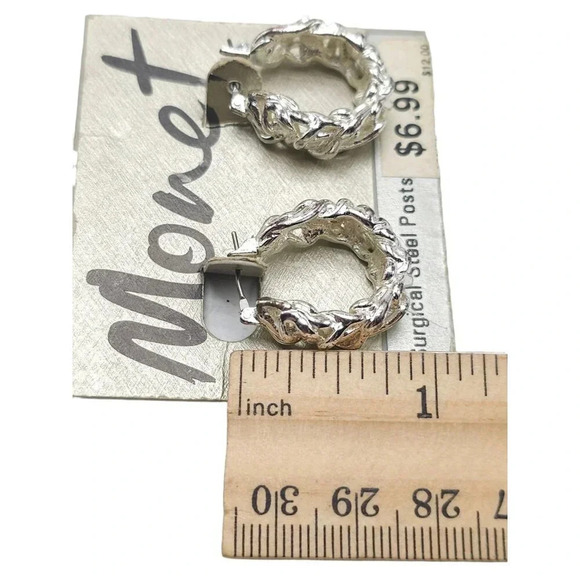 Monet Braided Hoop Earrings Snap Shut Closure Silver Tone Vintage - Picture 4 of 4